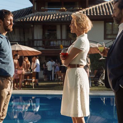 Eduardo se enfrenta a Claudia y Luís en 'La embajada'