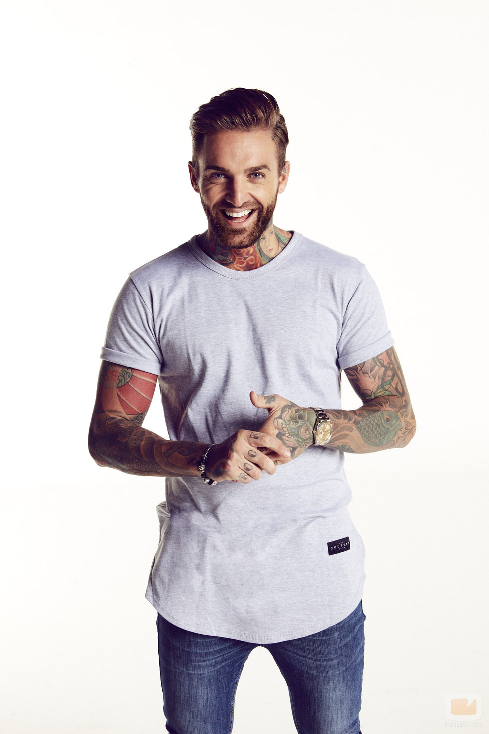 Aaron posa mostrando sus tatuajes para la duodécima edición de 'Geordie Shore'