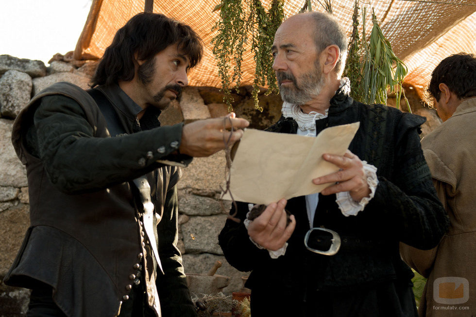 Gil Pérez vuelve a 'El Ministerio del Tiempo' para ayudar a la patrulla