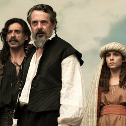 Alonso y Amelia se hacen pasar por actores en la obra de teatro de Cervantes