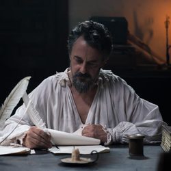 Cervantes escribe "Don Quijote de la Mancha"