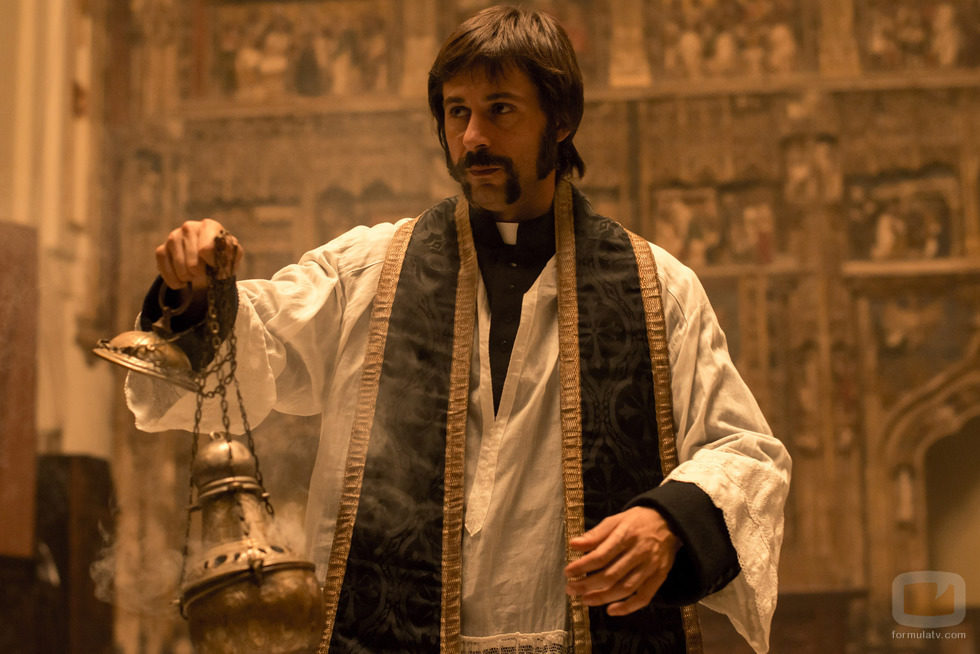 Pacino da la misa del gallo en 'El monasterio del tiempo'
