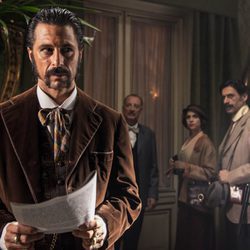 Amelia y Alonso observan a Pacino