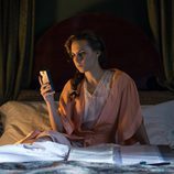 Amelia intenta llamar al teléfono de Julián