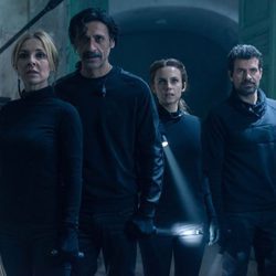 Alonso, Julian, Irene y Aura descubren una estancia