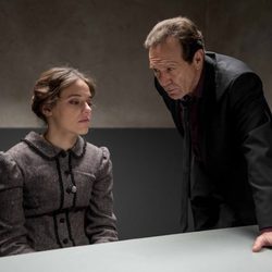 Ernesto interroga a Enriqueta