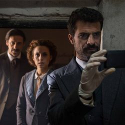 Julián hace una fotografía 