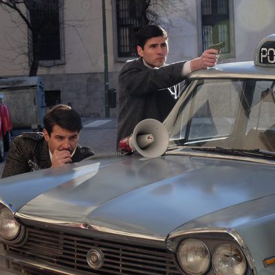 El comisario Montegro se dispone a disparar