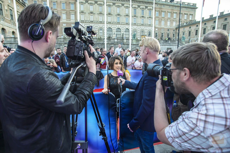 Barei atiende a los periodistas en la alfombra roja de Eurovisión 2016