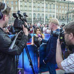 Barei atiende a los periodistas en la alfombra roja de Eurovisión 2016