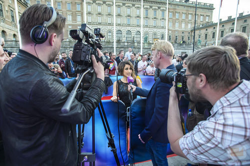 Barei atiende a los periodistas en la alfombra roja de Eurovisión 2016