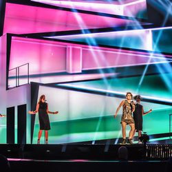 Barei ensaya con sus coristas en el tercer ensayo del Festival de Eurovisión 2016