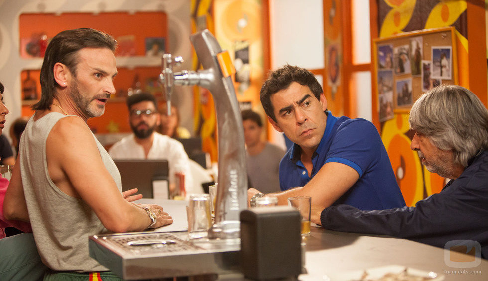 Fermín, Amador y Vicente en el bar 'Max and Henry'