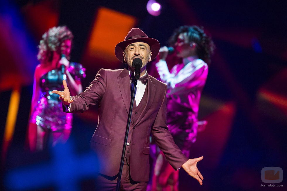 Serhat canta "I Didn't Know" durante la primera semifinal de Eurovisión 2016