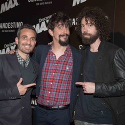 Juan, Damián y Marron en la premiere de 'Clandestino con David Beriain'