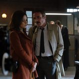 Jesús y Clara mantienen una conversación en la redacción de El Caso