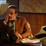 Jesús apoya las piernas en la mesa mientras se resigna