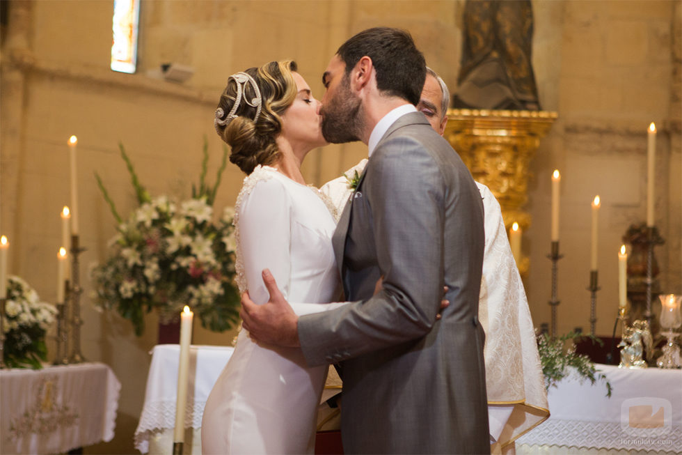 Iñaki y Carmen se besan tras el 'Sí, quiero'
