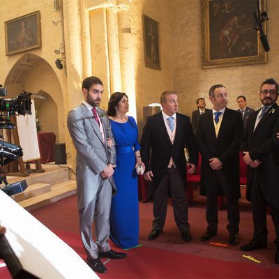 Los actores de 'Allí Abajo' se preparan para la grabación de una escena