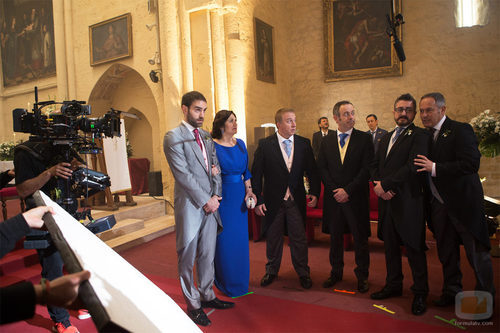 Los actores de 'Allí Abajo' se preparan para la grabación de una escena 