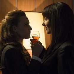 Conversación íntima de Irene y Amelia