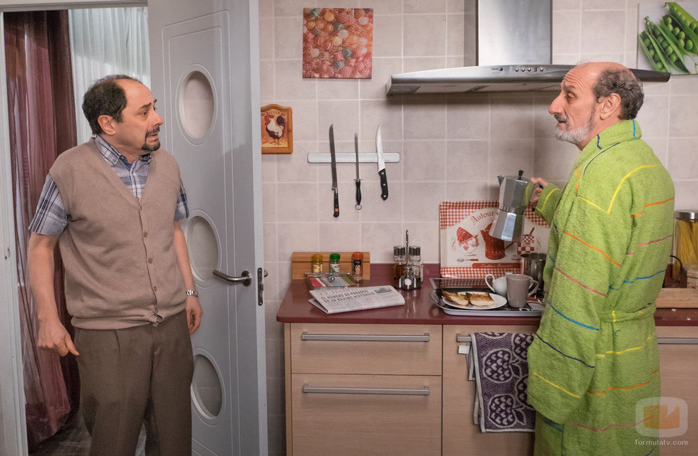 Enrique intenta convencer a Antonio para estudiar un Master en 'La que se avecina'