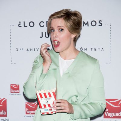 Tania Llasera come palomitas en "Sesión Teta"