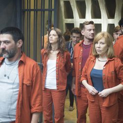Los protagonistas ingresan en la cárcel en 'Supermax'