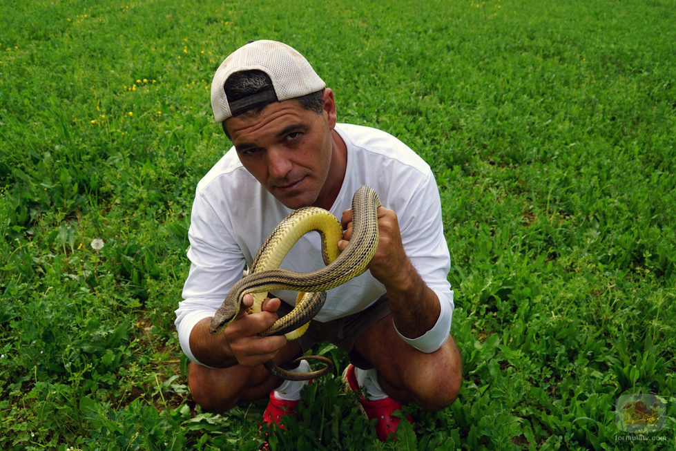 Frank en Cocullo posando con una serpiente