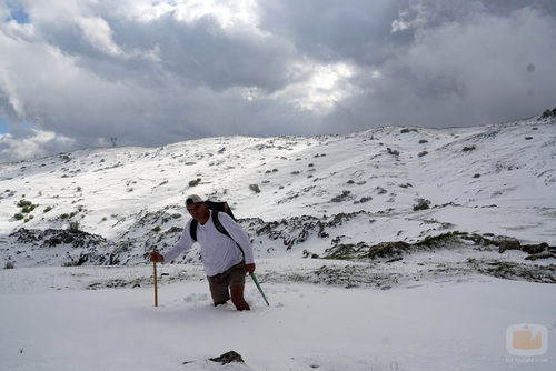 Frank Cuesta investigando la montaña nevada
