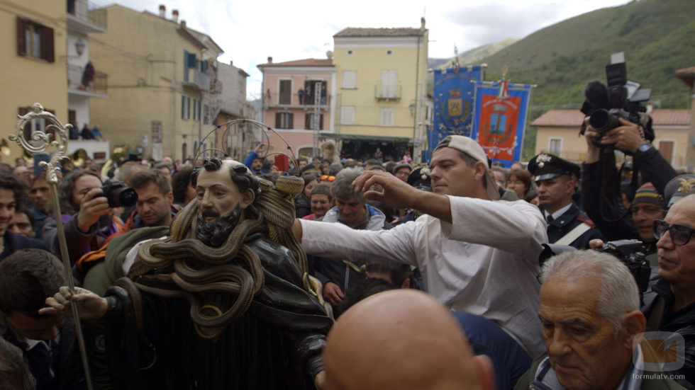 'Wild Frank' en la fiesta de las serpientes