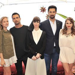 Paz Vega, Stany Coppet, Jesús Castro, Andrea Duro y Lucía Guerrero en 'Perdóname Señor'