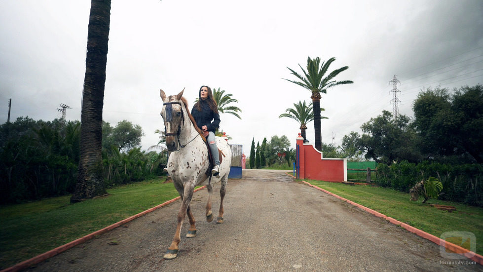 Malú una jinete en 'Mi casa es la tuya'