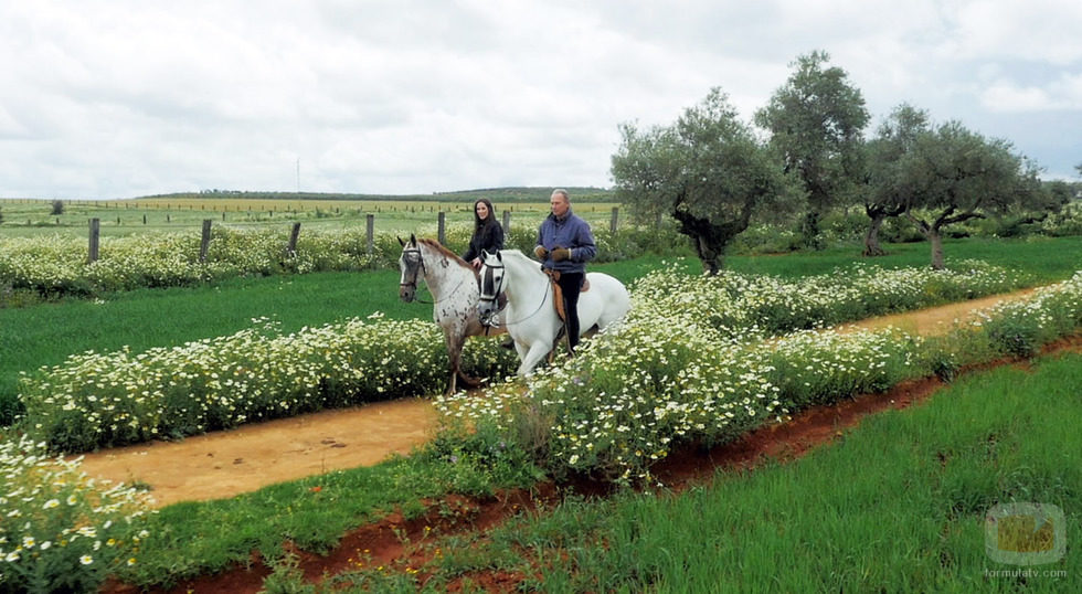 Malú y Bertín pasean a caballo
