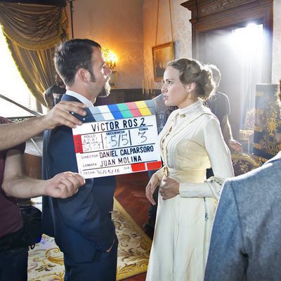 Víctor Ros y Clara Alvear en una escena de 'Víctor Ros'