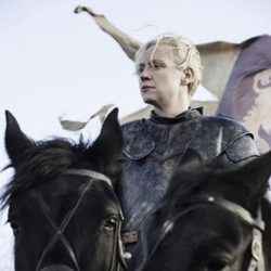 Brienne se prepara para la batalla en el 6x08 de 'Juego de Tronos'