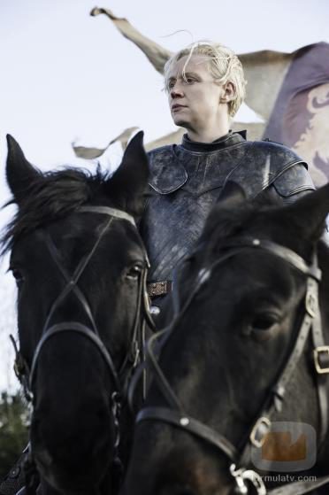 Brienne se prepara para la batalla en el 6x08 de 'Juego de Tronos'