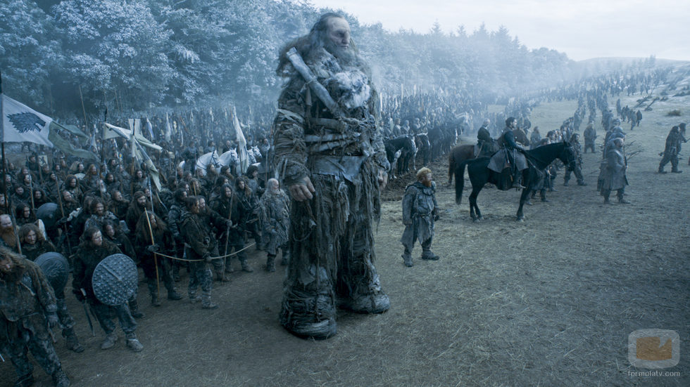 El gigante Wun Wun lidera uno de los bandos de "La Batalla de los Bastardos" en 'Juego de Tronos'