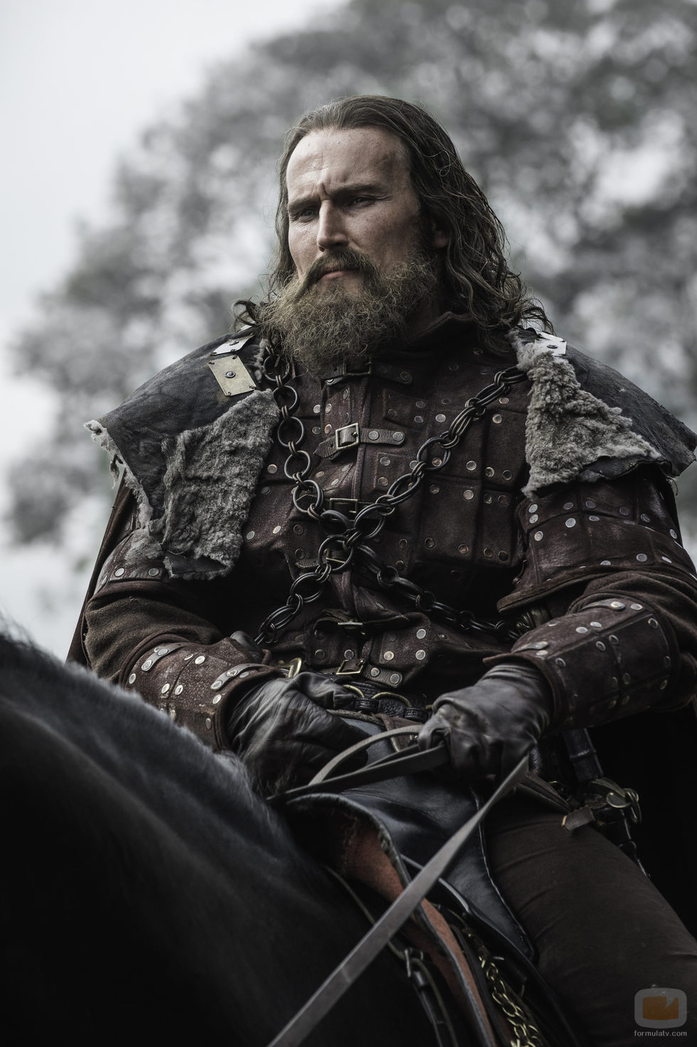 Smalljon Umber lidera el bando de Ramsey Bolton en "La Batalla de los Bastardos"