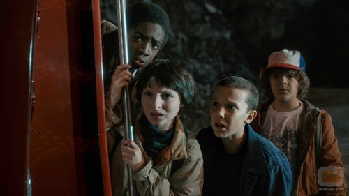 Los amigos del niño desaparecido en 'Stranger Things' intentan encontrarle