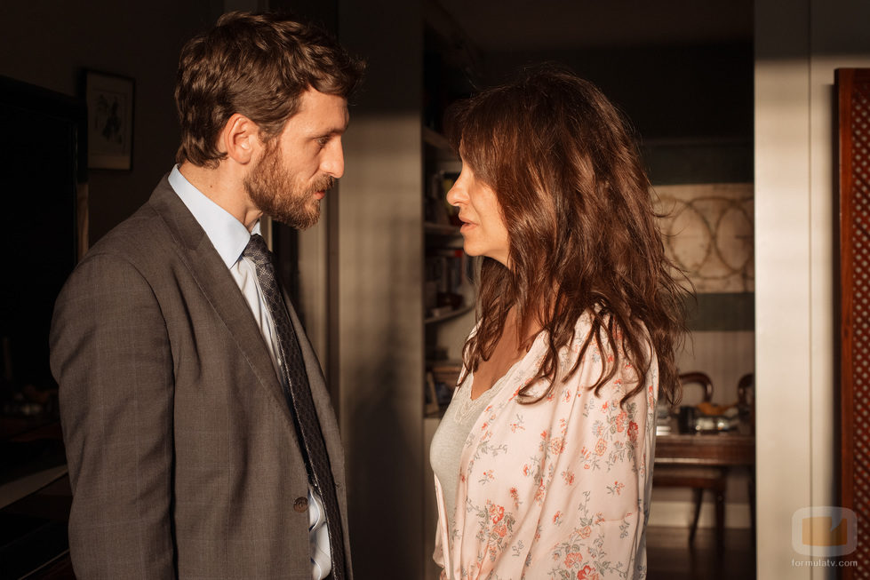 Patricia y Eduardo hablan seriamente en 'La Embajada'
