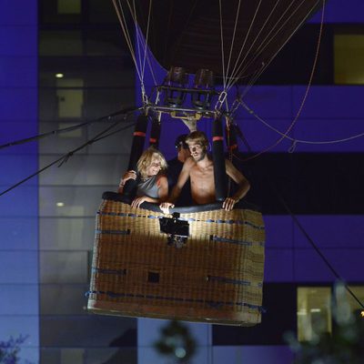 Los finalistas llegan a Mediaset en globo en la gala final de 'Supervivientes 2016'