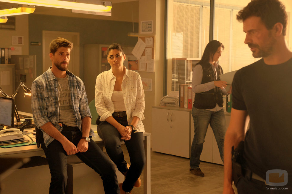 Héctor, Lola y Salva volverán a trabajar juntos en la segunda temporada de 'Mar de plástico'