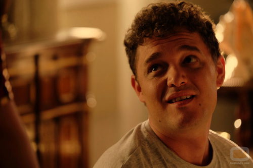 Fede Aguado vuelve a meterse en la piel de Sergio Rueda en la segunda temporada de 'Mar de plástico'