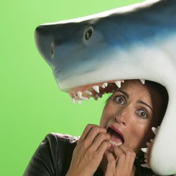 Silvia Abril a punto de ser engullida por un tiburón en "Sharknado 4"