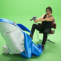 Silvia Abril seca a un tiburón en el 'casting' de "Sharknado 4"