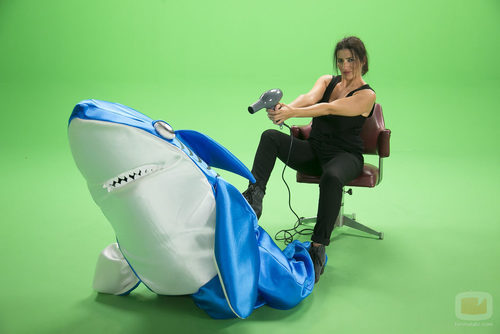 Silvia Abril seca a un tiburón en el 'casting' de "Sharknado 4"