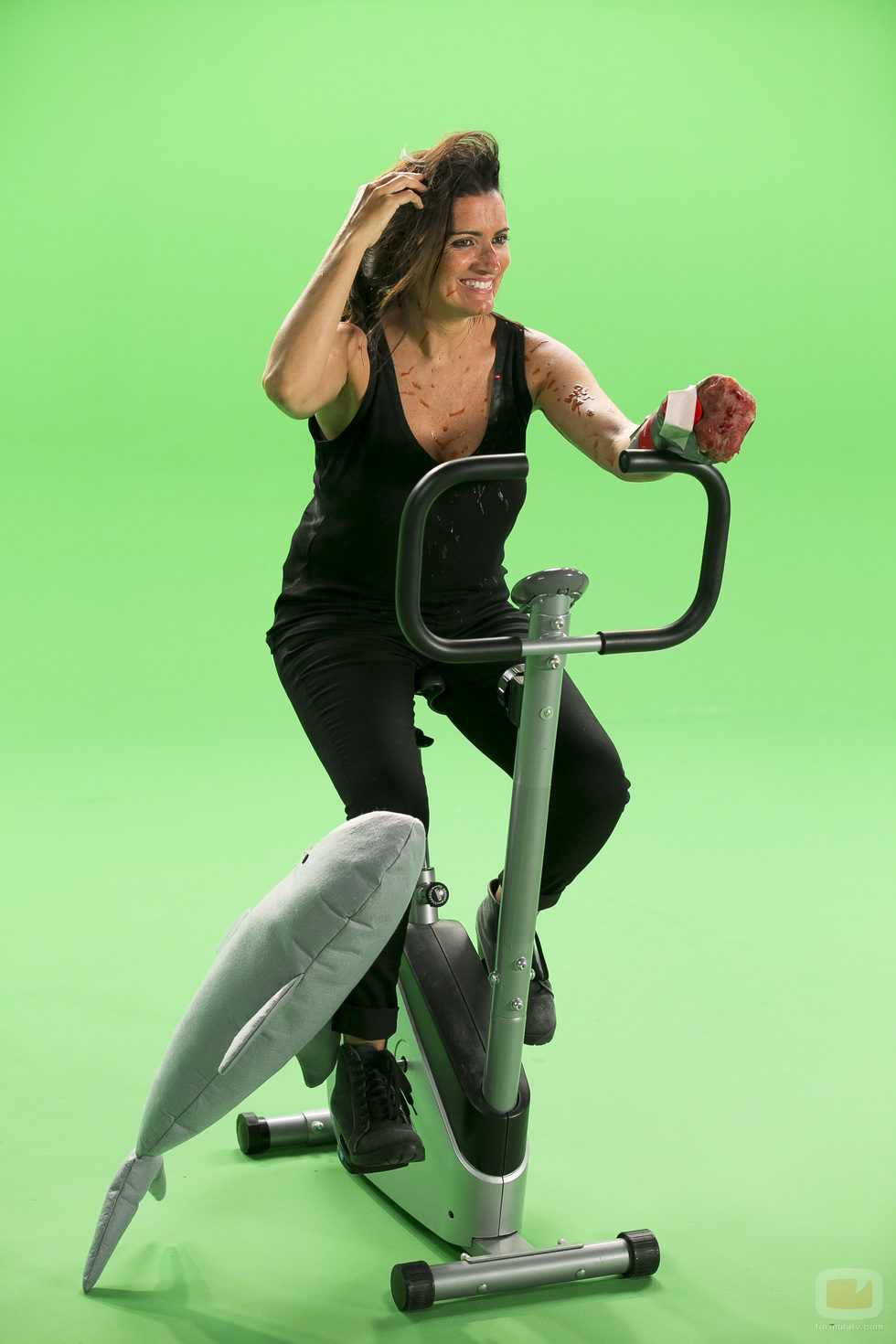 Silvia Abril, visiblemente herida, practica fitness en el casting de "Sharknado 4"