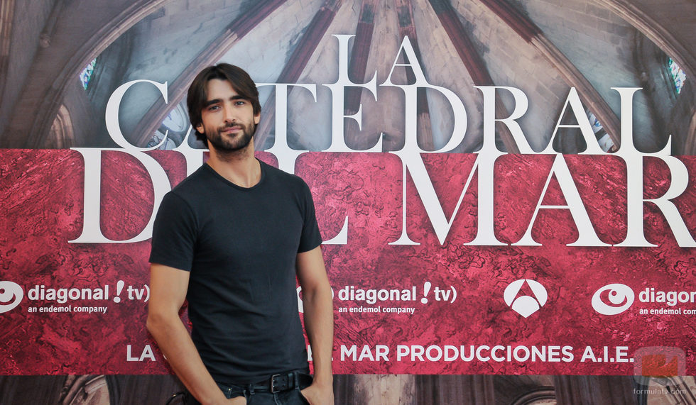 El actor Aitor Luna en la presentación de 'La catedral del mar'