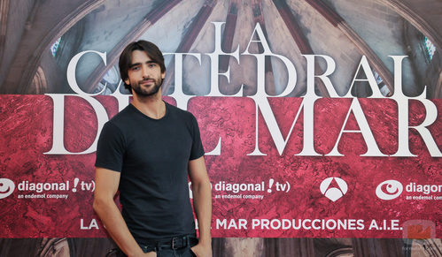 El actor Aitor Luna en la presentación de 'La catedral del mar'